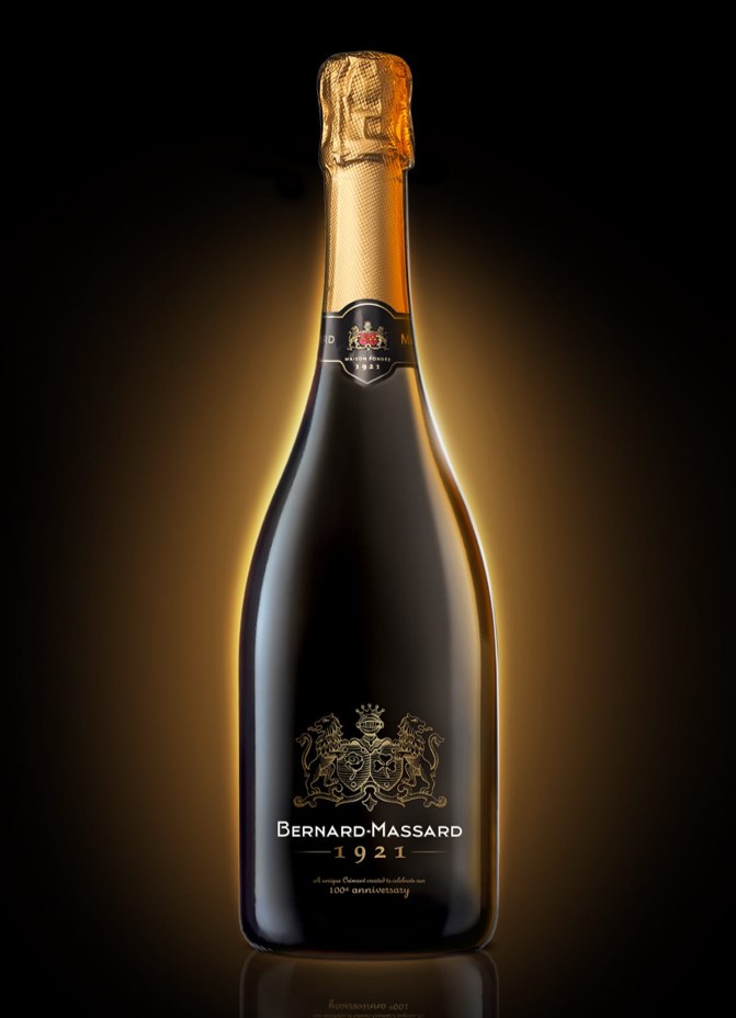 Unique and luxurious crémant bottle with silk-screen printing and gold hot stamping Unique and luxurious crémant bottle with silk-screen printing and gold hot stamping